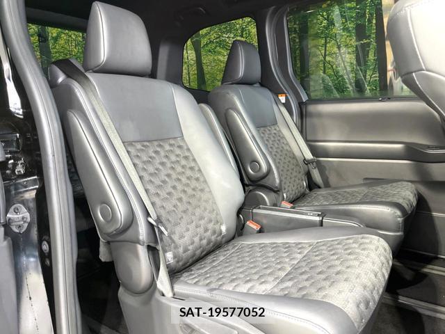 Toyota VOXY 2023-10 8873951-8