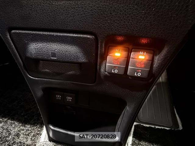 Toyota VOXY 2019-06 8874090-10