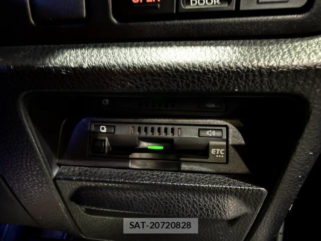 Toyota VOXY 2019-06 8874090-11