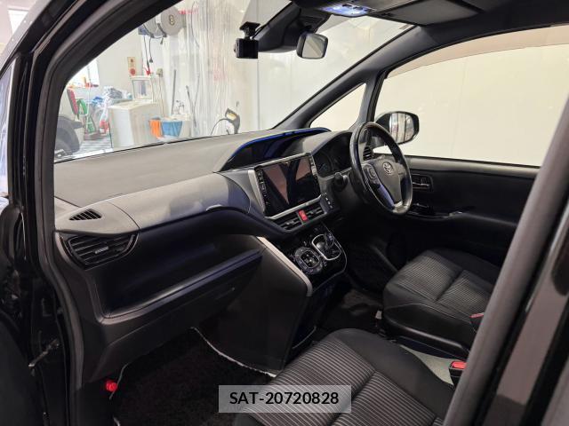 Toyota VOXY 2019-06 8874090-12