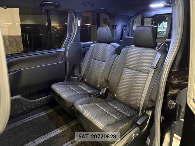 Toyota VOXY 2019-06 8874090-13