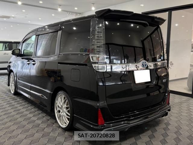 Toyota VOXY 2019-06 8874090-15