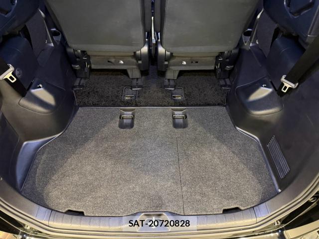 Toyota VOXY 2019-06 8874090-17