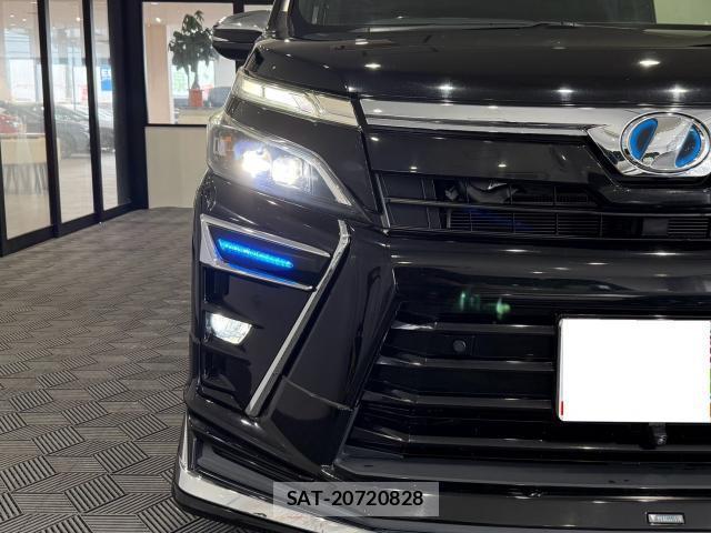 Toyota VOXY 2019-06 8874090-18
