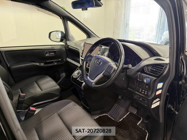 Toyota VOXY 2019-06 8874090-2