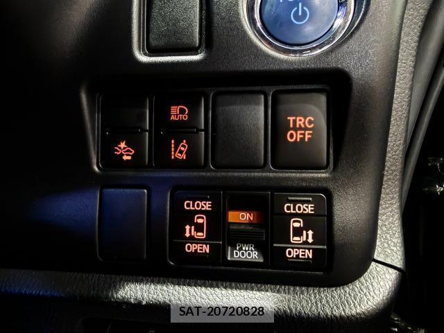 Toyota VOXY 2019-06 8874090-9
