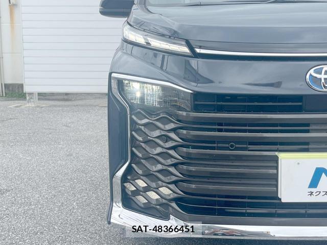 Toyota VOXY 2023-10 8874130-13