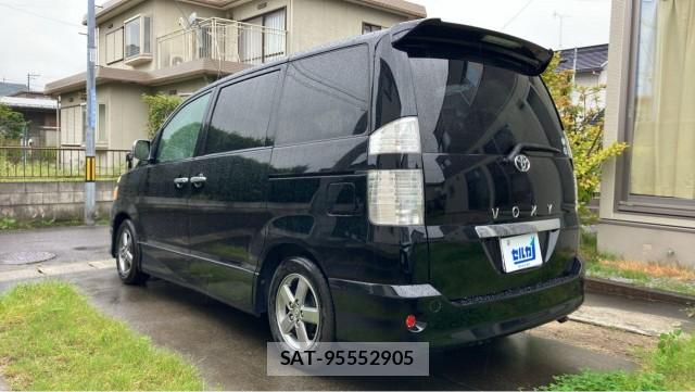 Toyota VOXY 2005-12 8874438-13