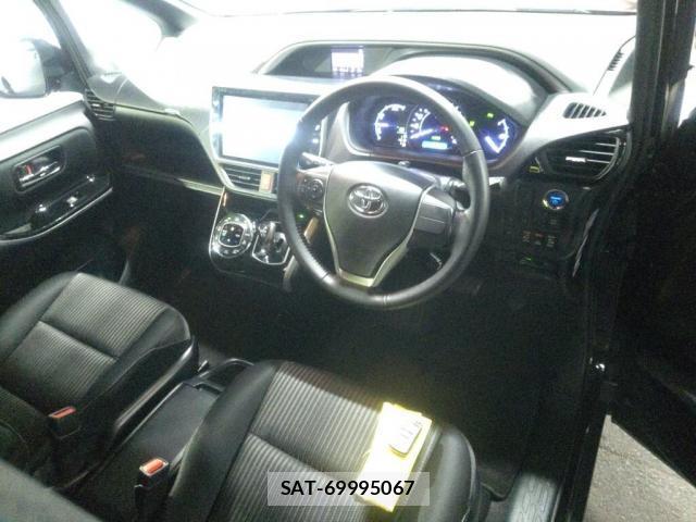 Toyota VOXY 2019-02 8874757-2