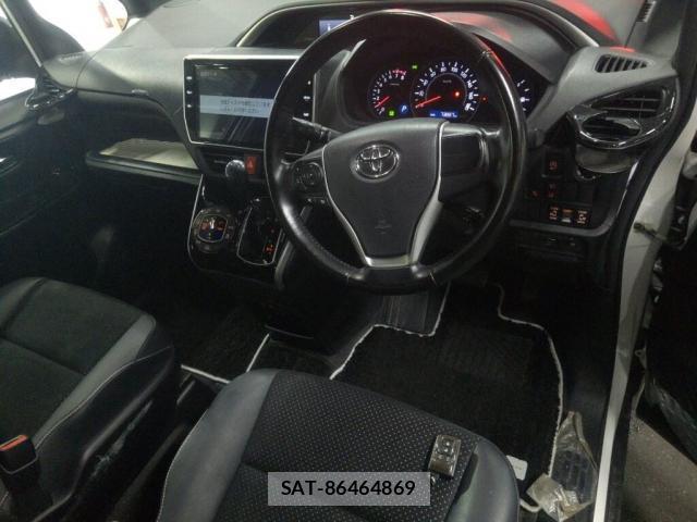 Toyota VOXY 2021-03 8874771-2