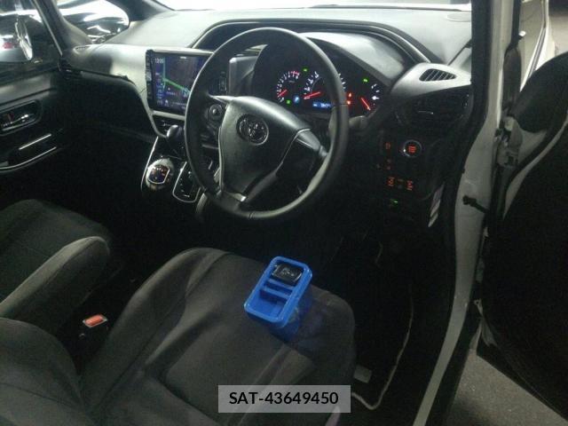Toyota VOXY 2021-02 8874802-2