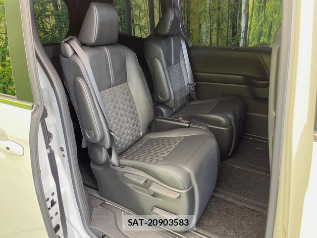 Toyota VOXY 2025-11 8874841-8