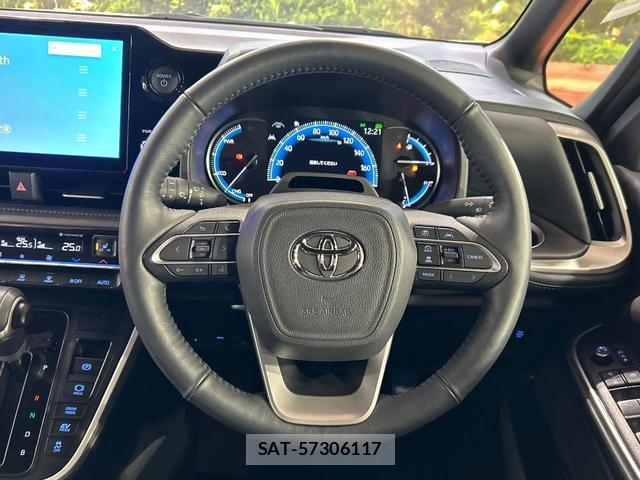 Toyota VOXY 2024-08 8874847-11
