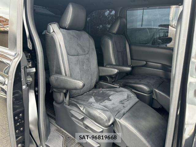 Toyota VOXY 2022-10 8875384-14