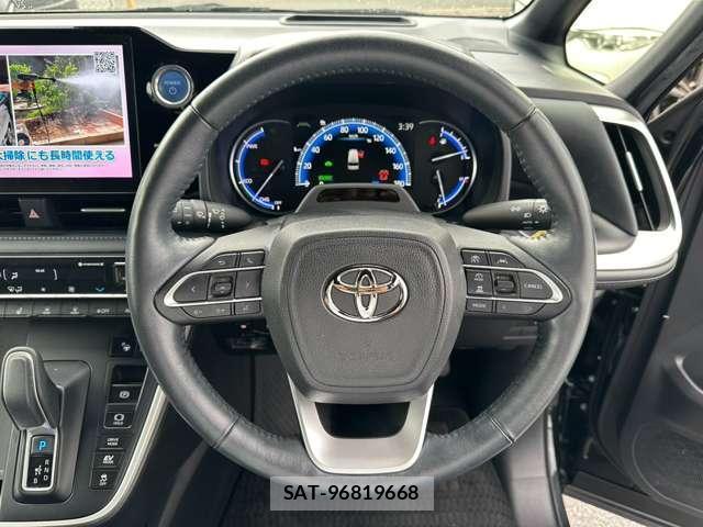 Toyota VOXY 2022-10 8875384-3