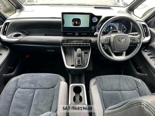 Toyota VOXY 2022-10 8875384-4