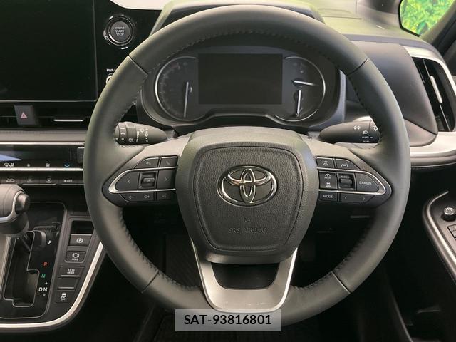Toyota VOXY 2024-12 8875631-11