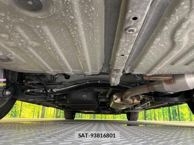 Toyota VOXY 2024-12 8875631-19