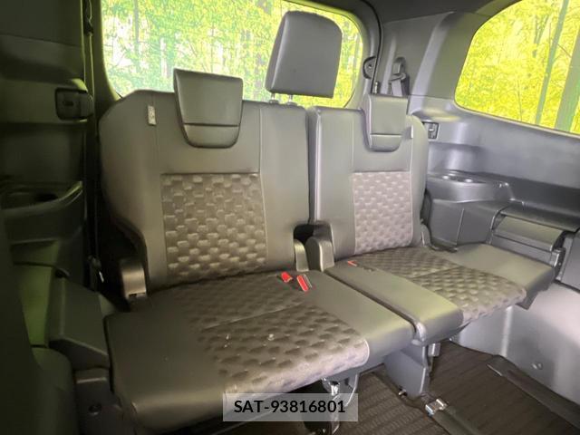 Toyota VOXY 2024-12 8875631-9