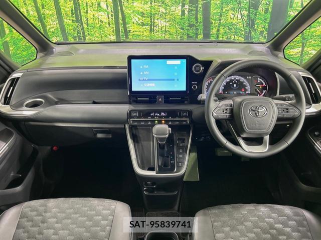 Toyota VOXY 2022-04 8875656-1