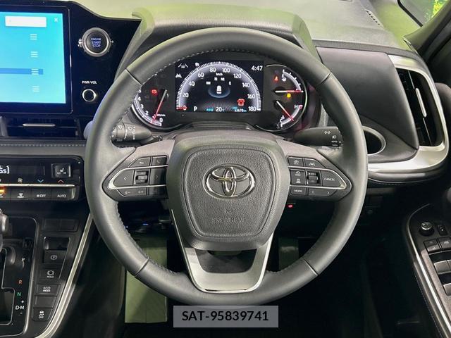Toyota VOXY 2022-04 8875656-11