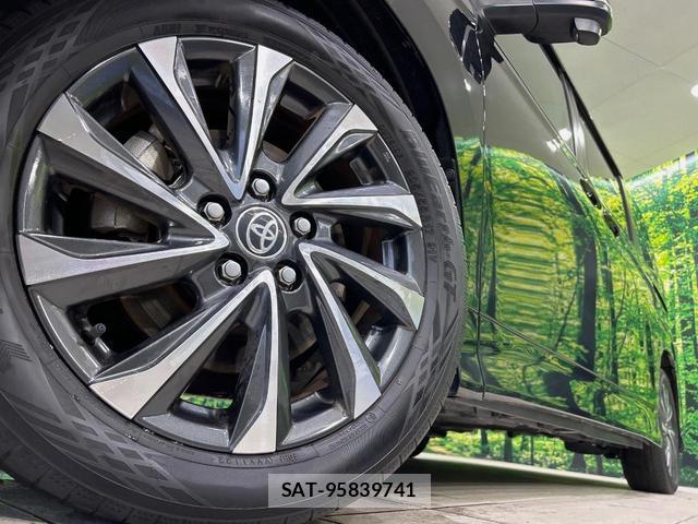 Toyota VOXY 2022-04 8875656-13