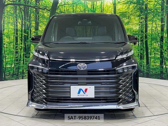 Toyota VOXY 2022-04 8875656-14