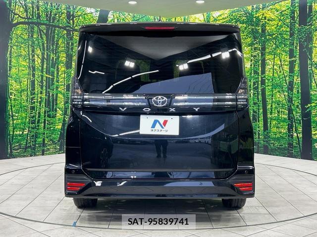 Toyota VOXY 2022-04 8875656-15