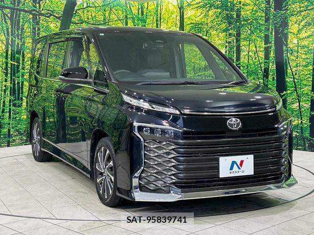 Toyota VOXY 2022-04 8875656-16
