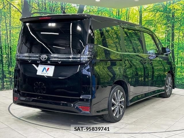Toyota VOXY 2022-04 8875656-17
