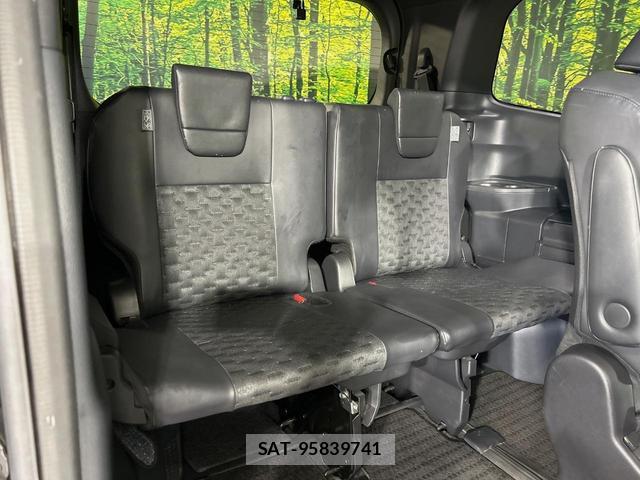 Toyota VOXY 2022-04 8875656-9