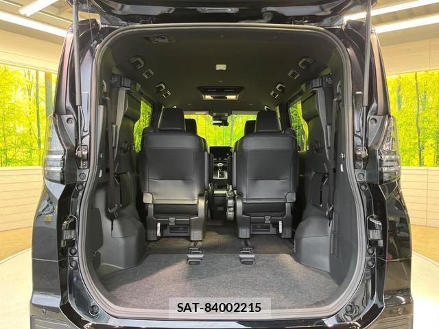 Toyota VOXY 2023-09 8875675-10