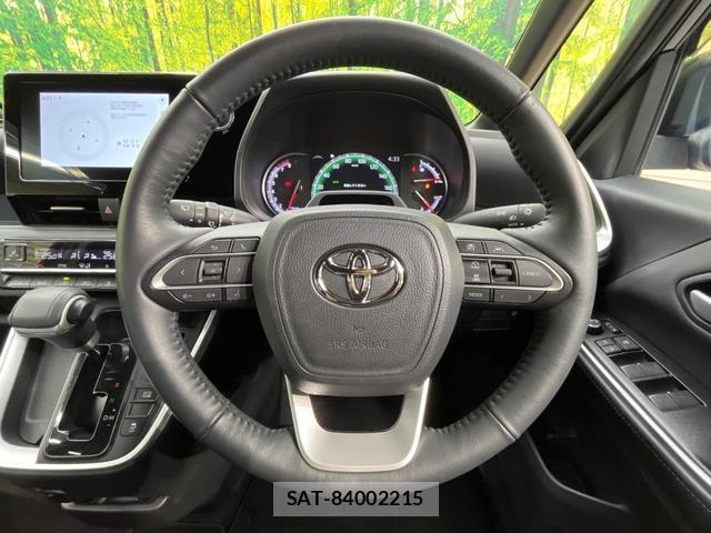 Toyota VOXY 2023-09 8875675-11