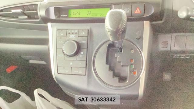 Toyota WISH 2010-06 8873481-7