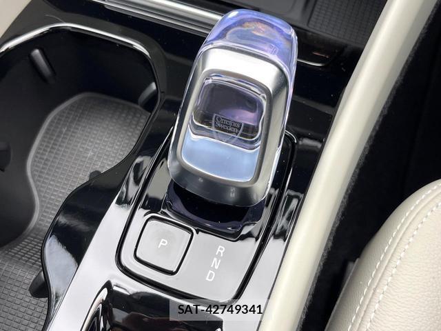 Volvo XC40 2023-12 8872637-11