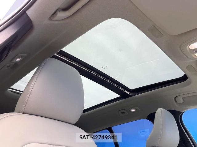 Volvo XC40 2023-12 8872637-3