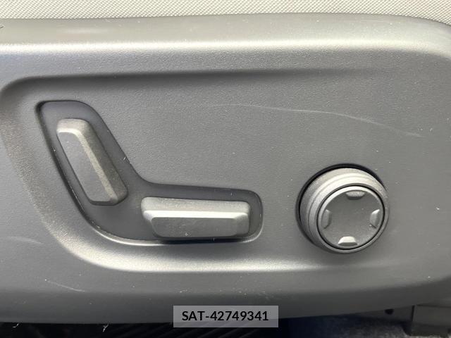 Volvo XC40 2023-12 8872637-4