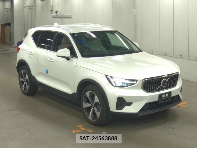 Volvo XC40 2023-06 8874926-3