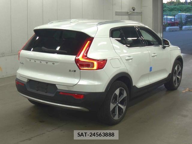 Volvo XC40 2023-06 8874926-4