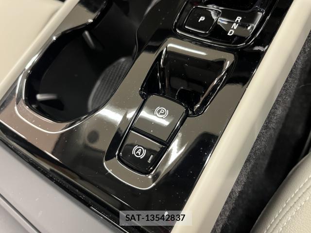 Volvo XC40 2025-09 8875042-13