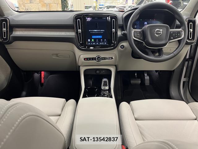 Volvo XC40 2025-09 8875042-2