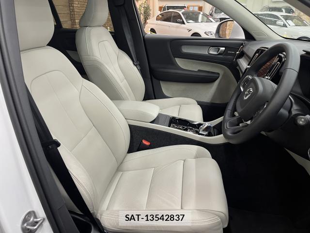 Volvo XC40 2025-09 8875042-4