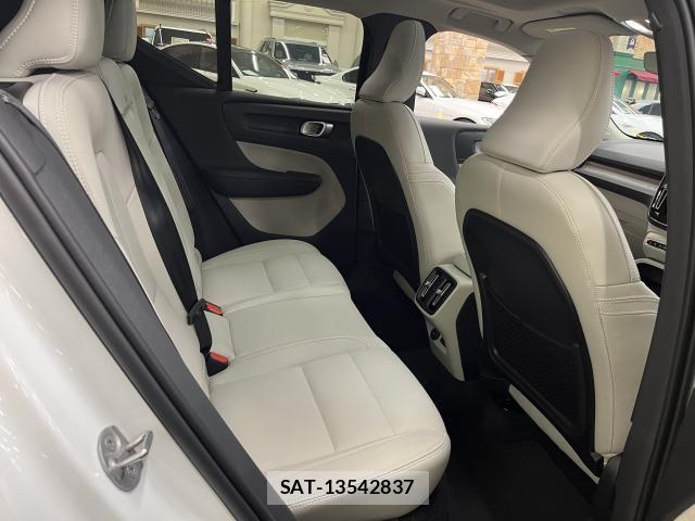 Volvo XC40 2025-09 8875042-5