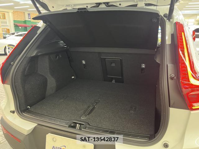 Volvo XC40 2025-09 8875042-6