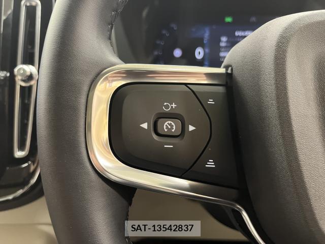 Volvo XC40 2025-09 8875042-9