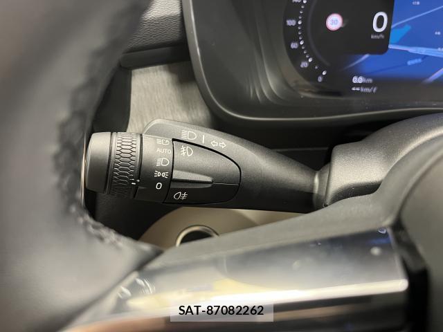 Volvo XC40 2025-09 8875043-12