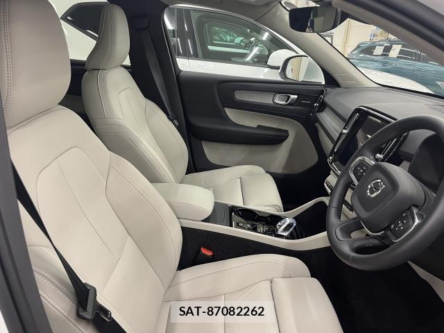 Volvo XC40 2025-09 8875043-3