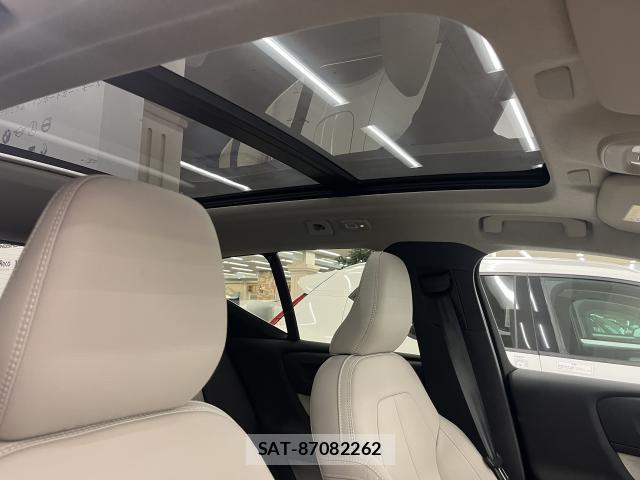 Volvo XC40 2025-09 8875043-5