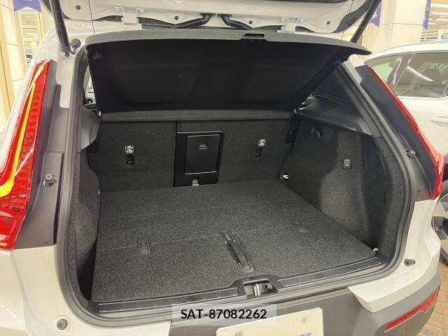 Volvo XC40 2025-09 8875043-6