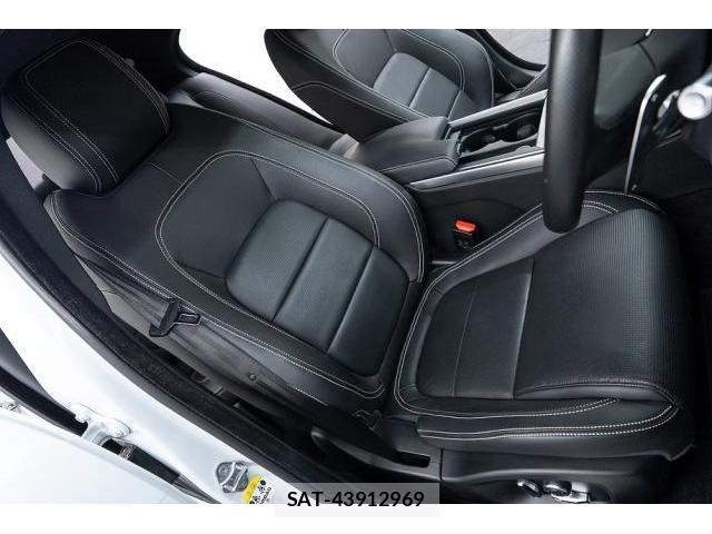 Jaguar XE 2019-12 8874327-11